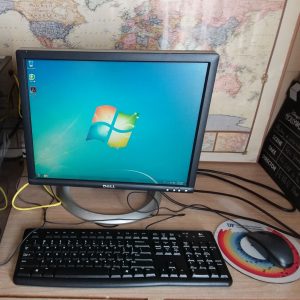 Dell 19" Windows Computer Monitor with Keyboard