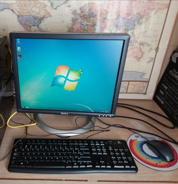 Dell 19" Windows Computer Monitor with Keyboard